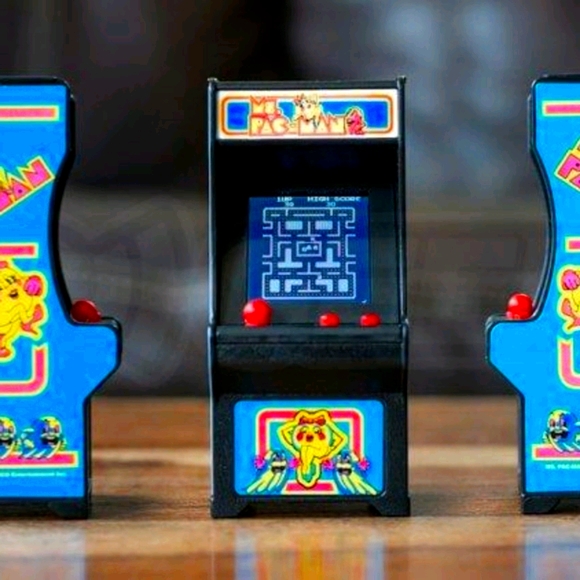 Tiny Ms. Pac Man Keychain Arcade Video Game. - Picture 3 of 6